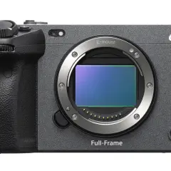 Szara obudowa aparatu Sony fx3 z pełnoklatkowym sensorem i uchwytem.