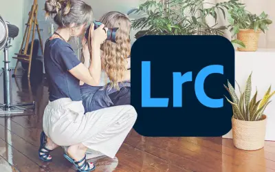 Fotografka robi zdjęcie, a obok logo Lightroom. Dostępny jest Lightroom free do edycji zdjęć.