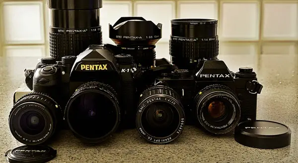 Najlepsze obiektywy do Pentax K-5, które poprawią Twoje zdjęcia