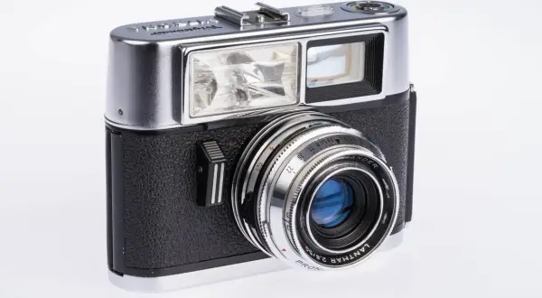 Kiedy wymyślono aparat fotograficzny? Historia, która cię zaskoczy