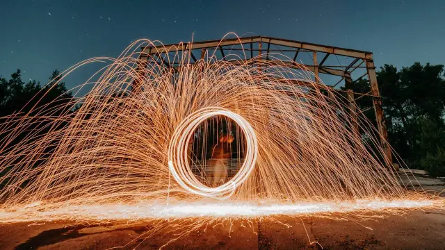 Malowanie światłem w fotografii - od ustawień do pierwszych efektów